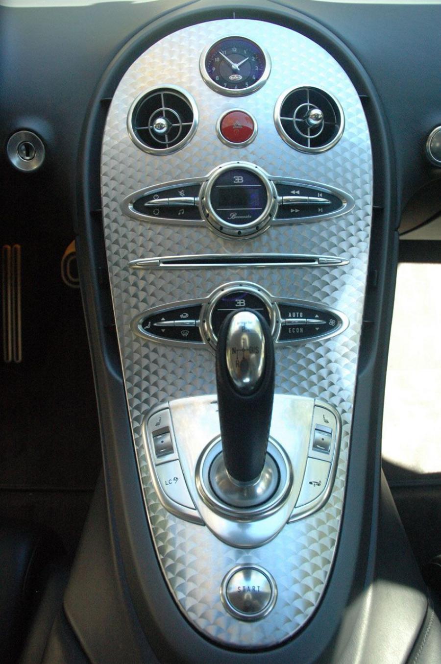  Bugatti Veyron 16.4 2007 года  (фото 14 из 28)